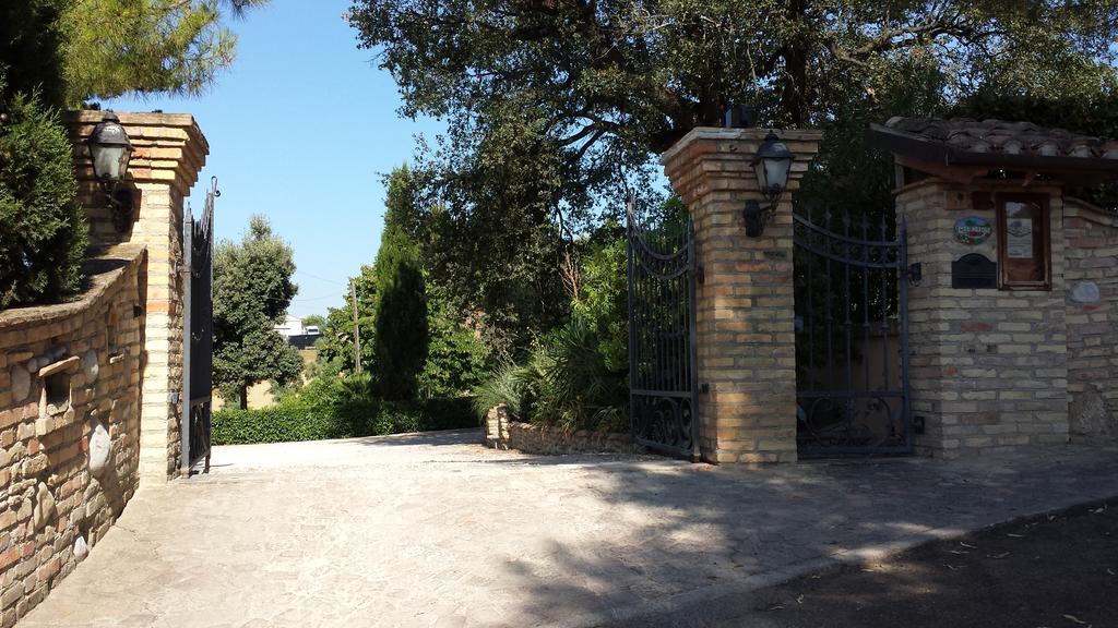 Agriturismo Col Morino Bed and Breakfast Pineto Exterior foto