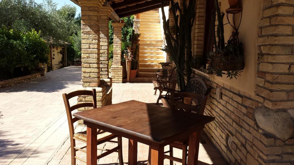 Agriturismo Col Morino Bed and Breakfast Pineto Exterior foto