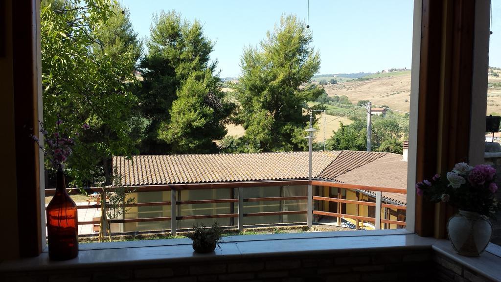 Agriturismo Col Morino Bed and Breakfast Pineto Exterior foto